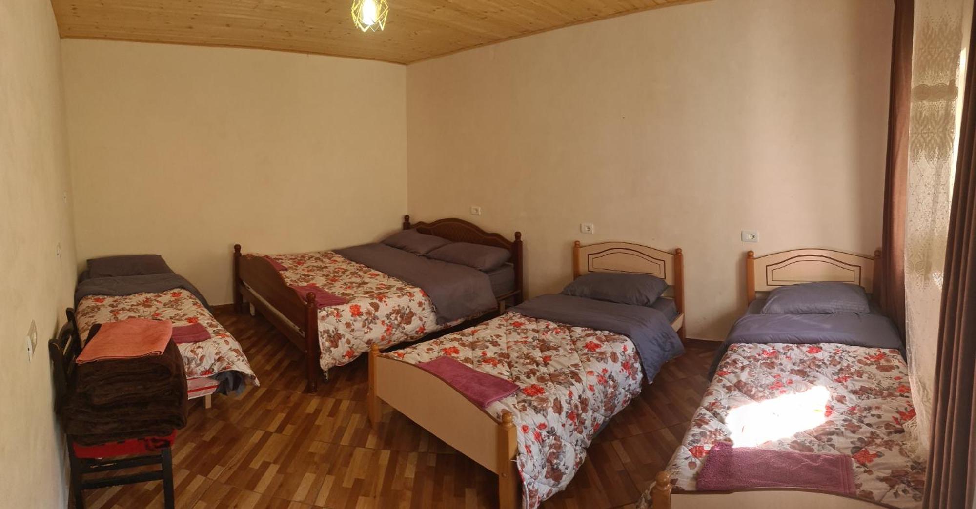 Guest House Emanueli Tropoje エクステリア 写真