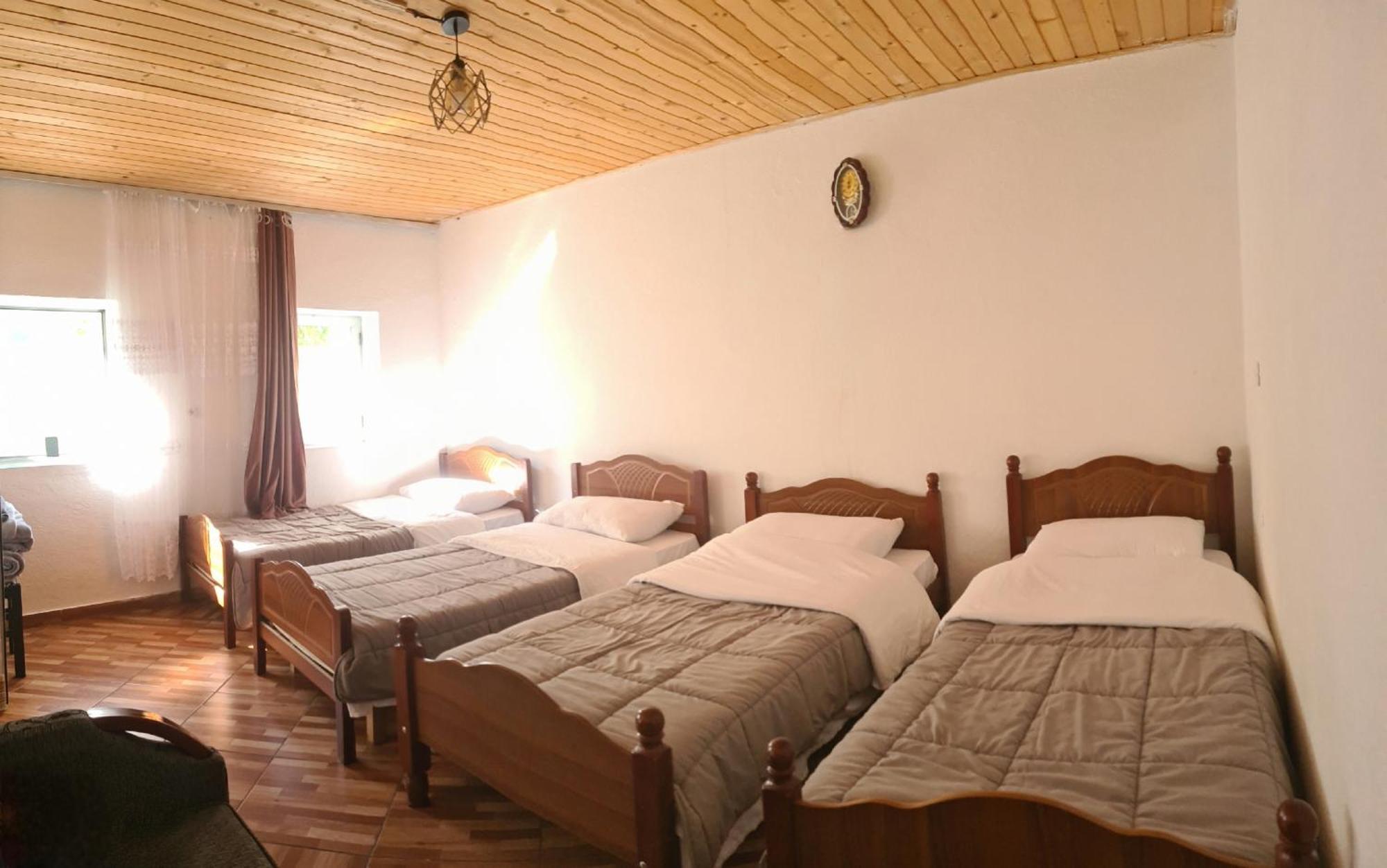 Guest House Emanueli Tropoje エクステリア 写真