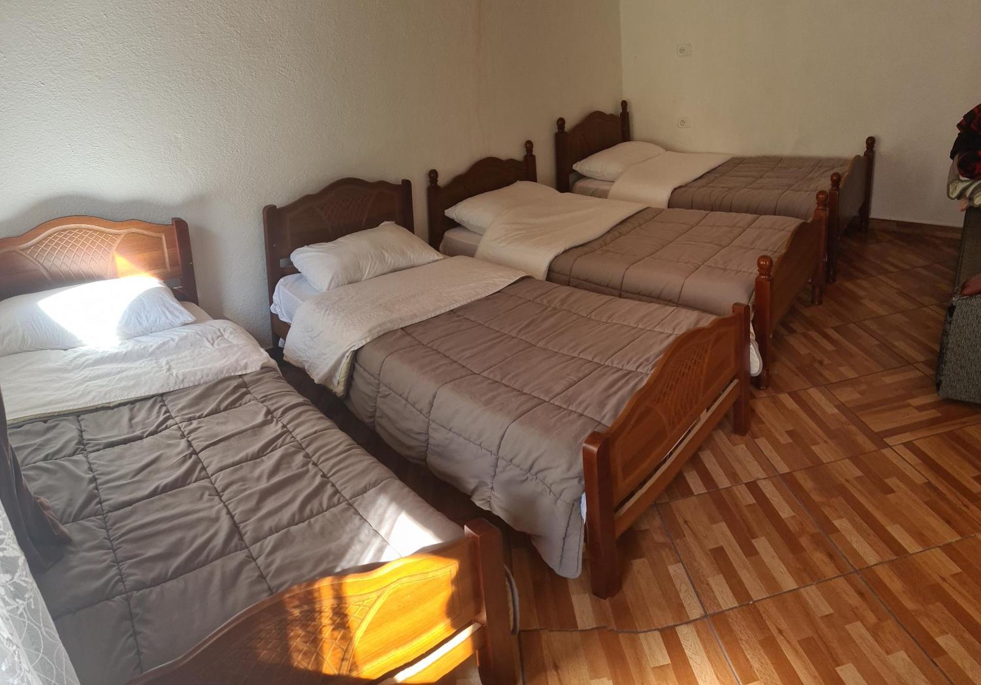 Guest House Emanueli Tropoje エクステリア 写真